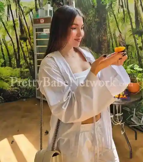 Shalu Agarwal – High Profile Indian Escort in Anjuna Beach Goa